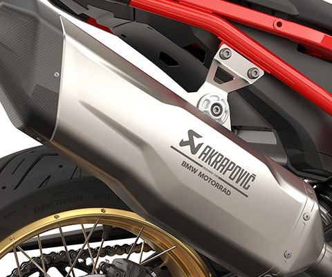 The F 900 GS from BMW Motorrad with Akrapovič rear silencer