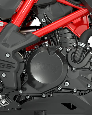 We see the single-cylinder engine of the G 310 GS.