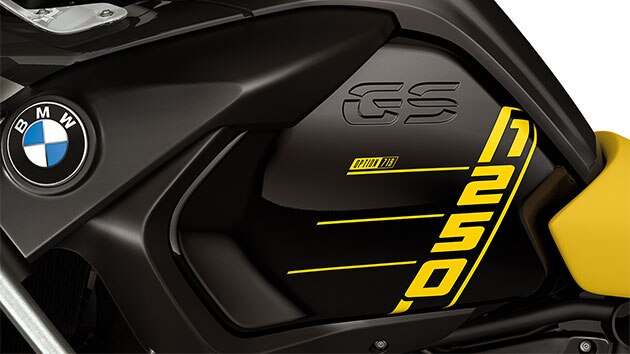 Option 719ロゴと“1250”のレタリングをあしらったタンクグラフィック