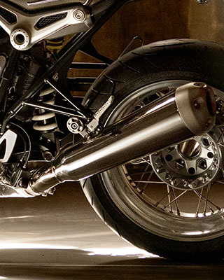 Chrome-plated end silencer of the R nineT /5.