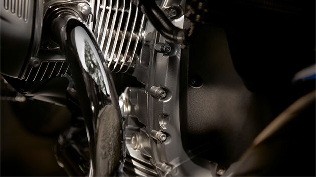 Close-up of the engine and of the chrome-plated manifold.