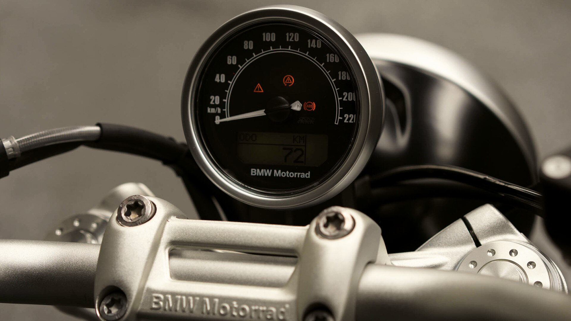 R nineT Pureの円形メーター
