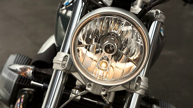 R nineT Pureの丸型ヘッドライト