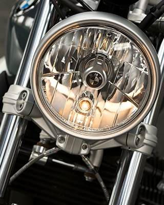 R nineT Pureの丸型ヘッドライト