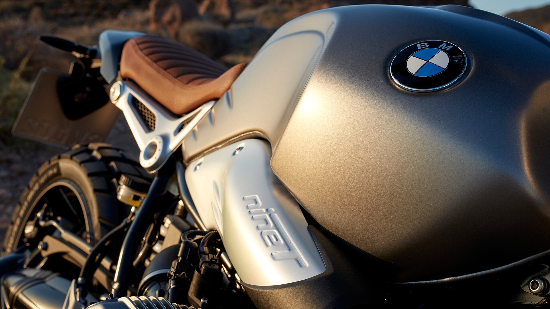 R nineT Scramblerのスチールタンク