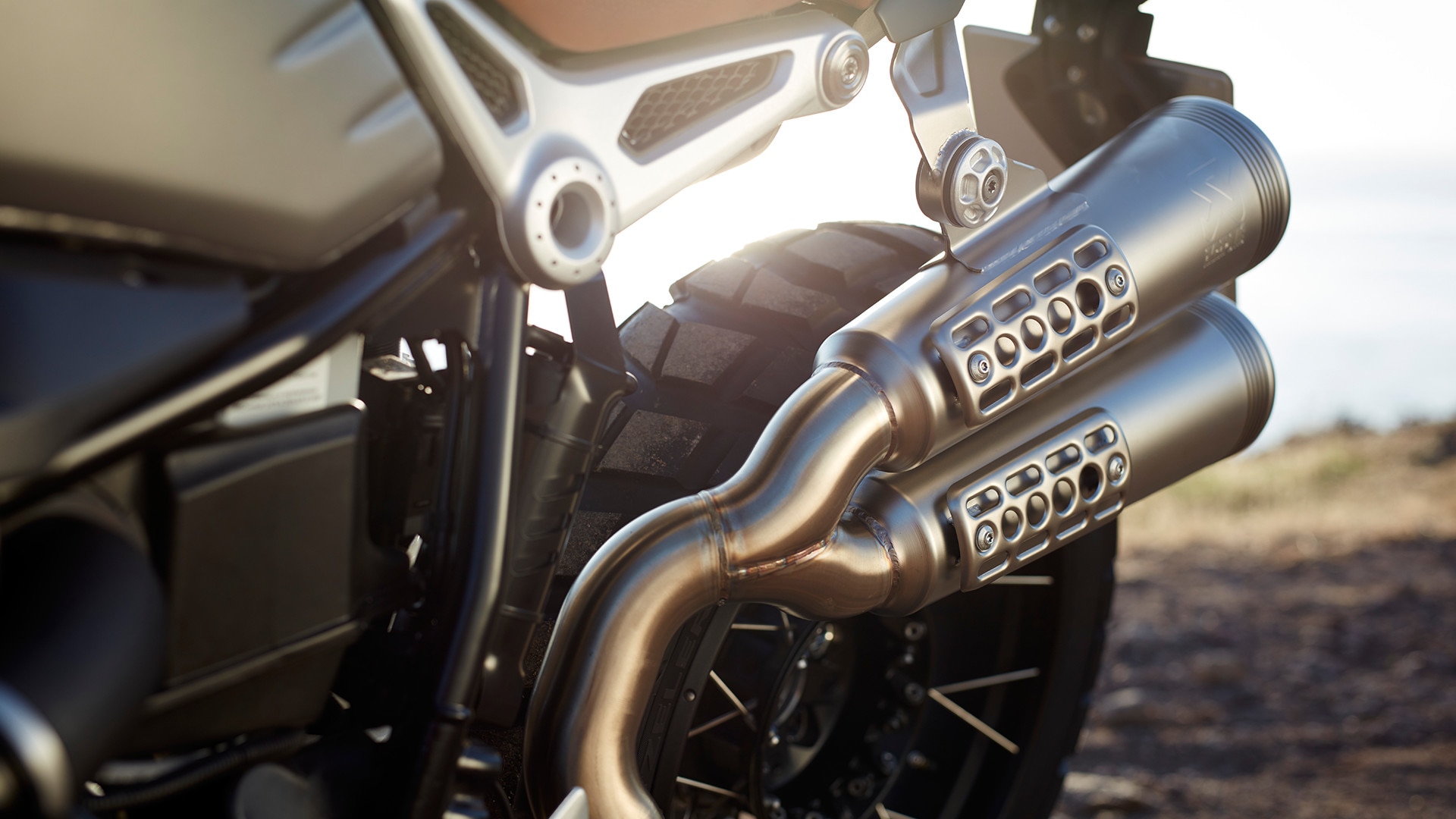 R nineT Scramblerのエキゾーストシステム