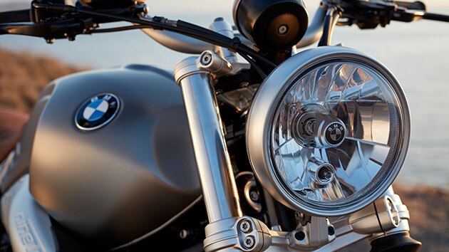 R nineT Scramblerの丸型ヘッドライト
