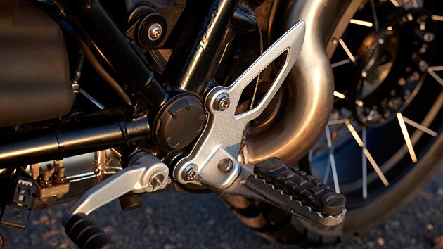R nineT Scramblerのフットレスト