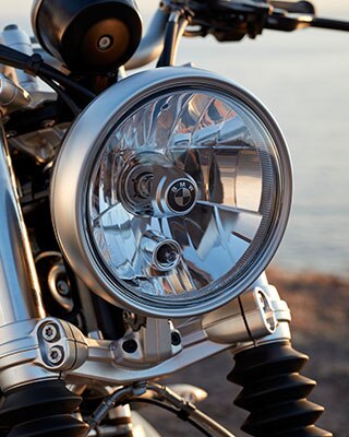 R nineT Scramblerの丸型ヘッドライト