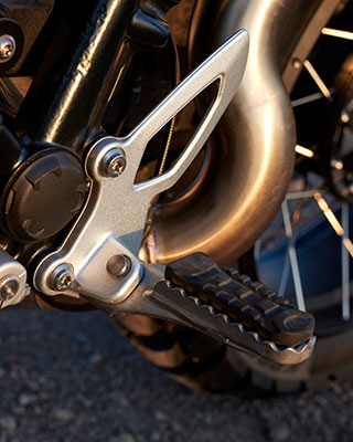 R nineT Scramblerのフットレスト