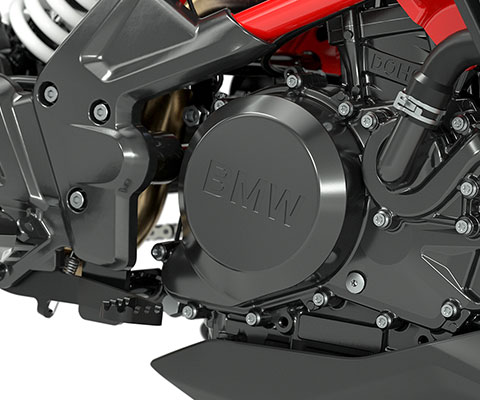 We see the titanium grey engine of the G 310 R.