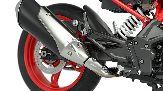We see the high-quality aluminium swing arm and exhaust system of the G 310 R.