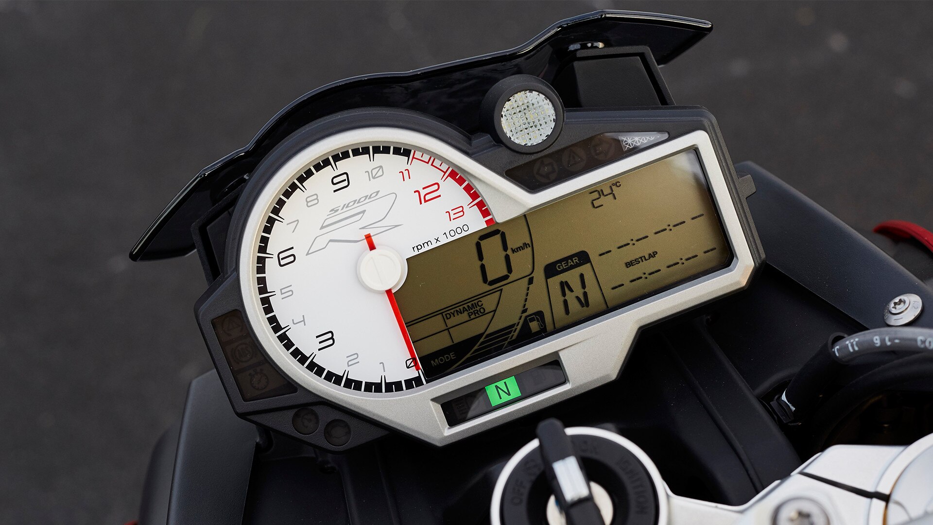 S 1000 Rの多機能メーターパネル
