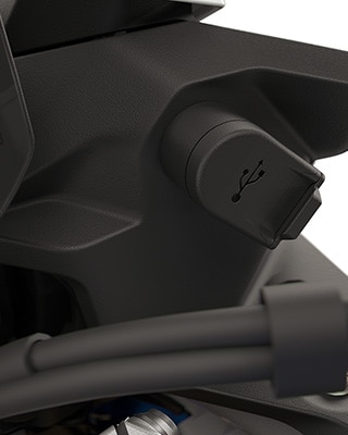 ツーリングでの利便性を高めるUSB-C充電ポート