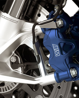 We see the M brake of the M RR with a blue brake piston.