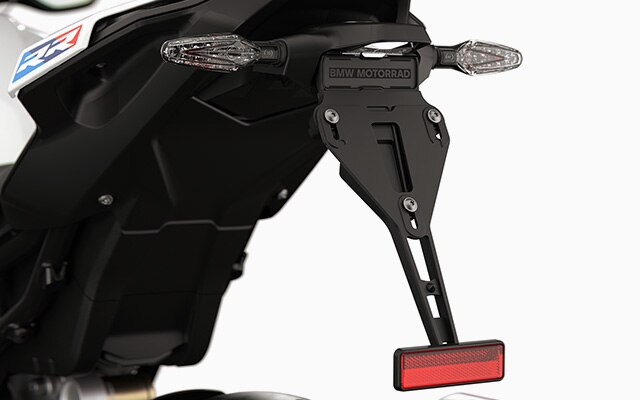 小型ナンバープレートステーを採用したリアエンド