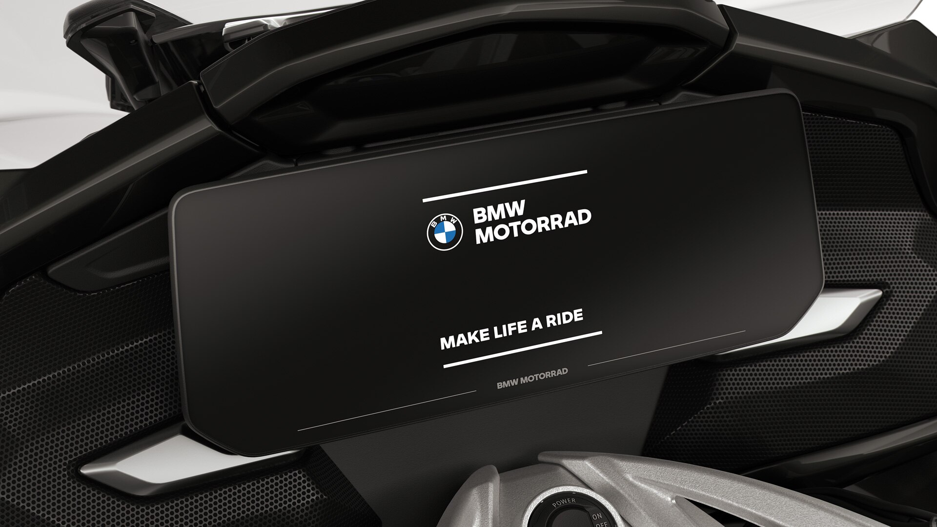 Focus on the K 1600 GT’s TFT display.