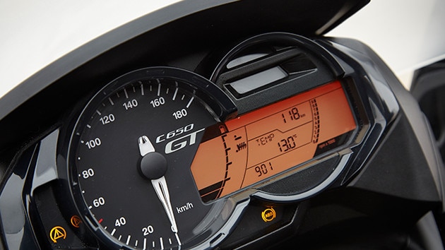 C 650 GTのメーターパネル