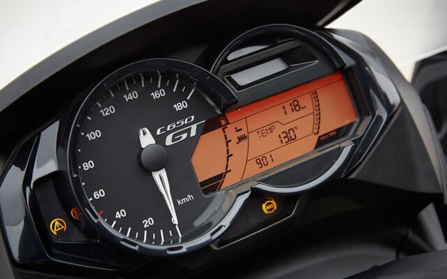 C 650 GTのメーターパネル