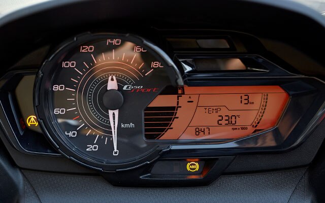 C 650 Sportのメーターパネル