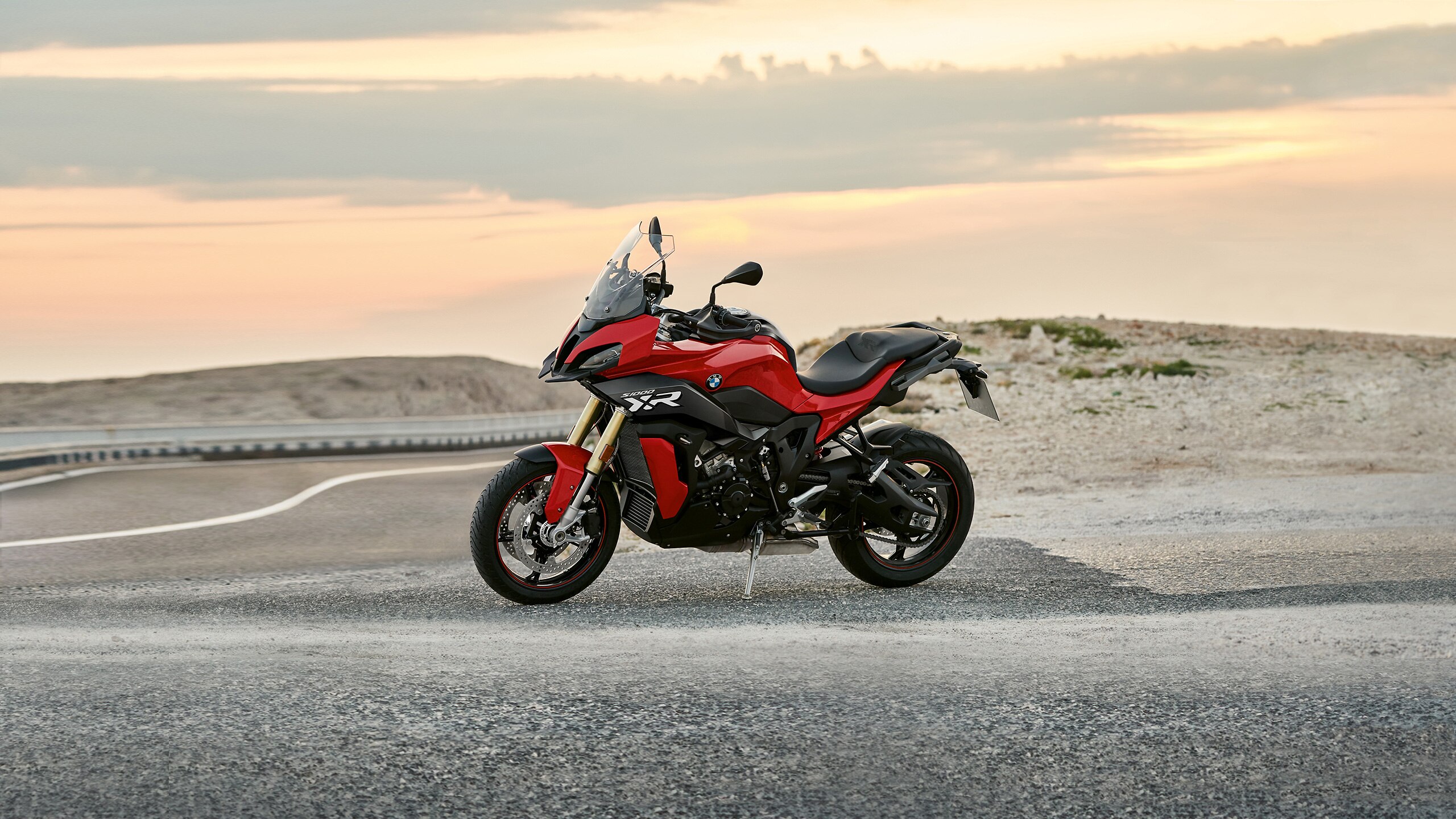 BMW S1000XR(2020年以降) ハイシート 純正オプション BMW S1000XR [新型バイクカタログ]：韋駄天クロスランナー│WEB