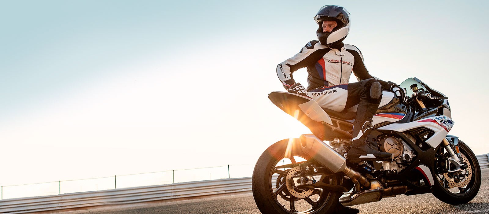THE NEW BMW S 1000 RR 先⾏予約キャンペーン